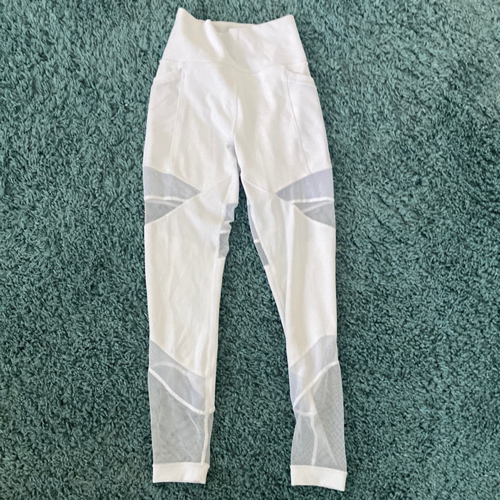 White lululemon leggings